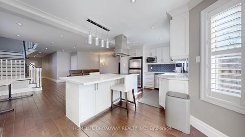 Photo 8 at 96 Echo Ridge Crescent, Sonoma Heights, Vaughan