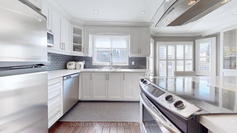 Photo 9 at 96 Echo Ridge Crescent, Sonoma Heights, Vaughan
