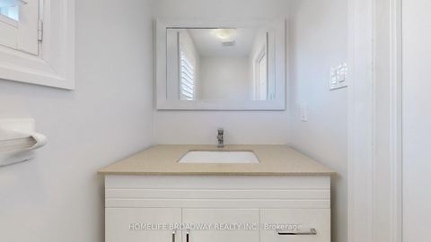 Photo 11 at 96 Echo Ridge Crescent, Sonoma Heights, Vaughan