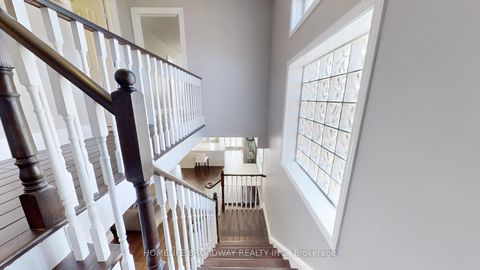 Photo 13 at 96 Echo Ridge Crescent, Sonoma Heights, Vaughan