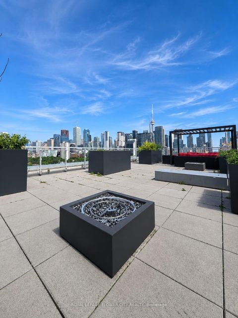 Photo 26 at 607 - 10 Willison Square, Chinatown, Toronto