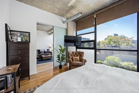 Photo 5 at 303 - 60 Bathurst Street, Niagara, Toronto