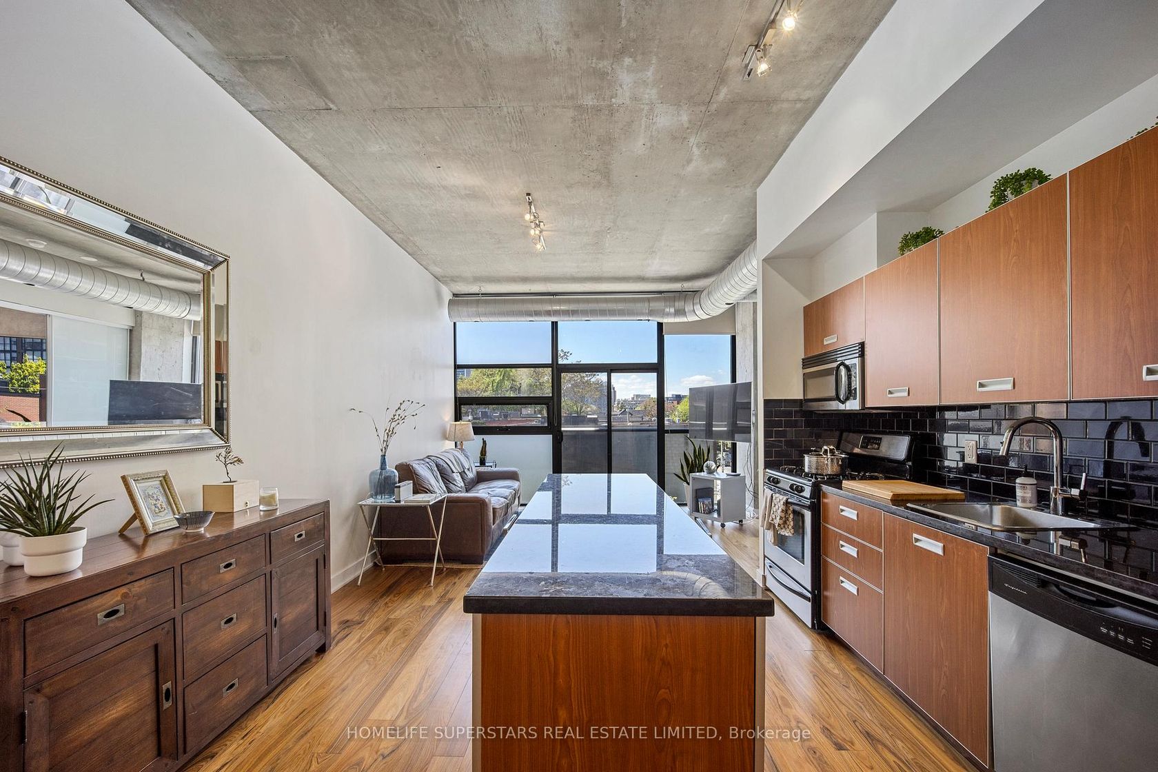303 - 60 Bathurst Street, Niagara, Toronto 