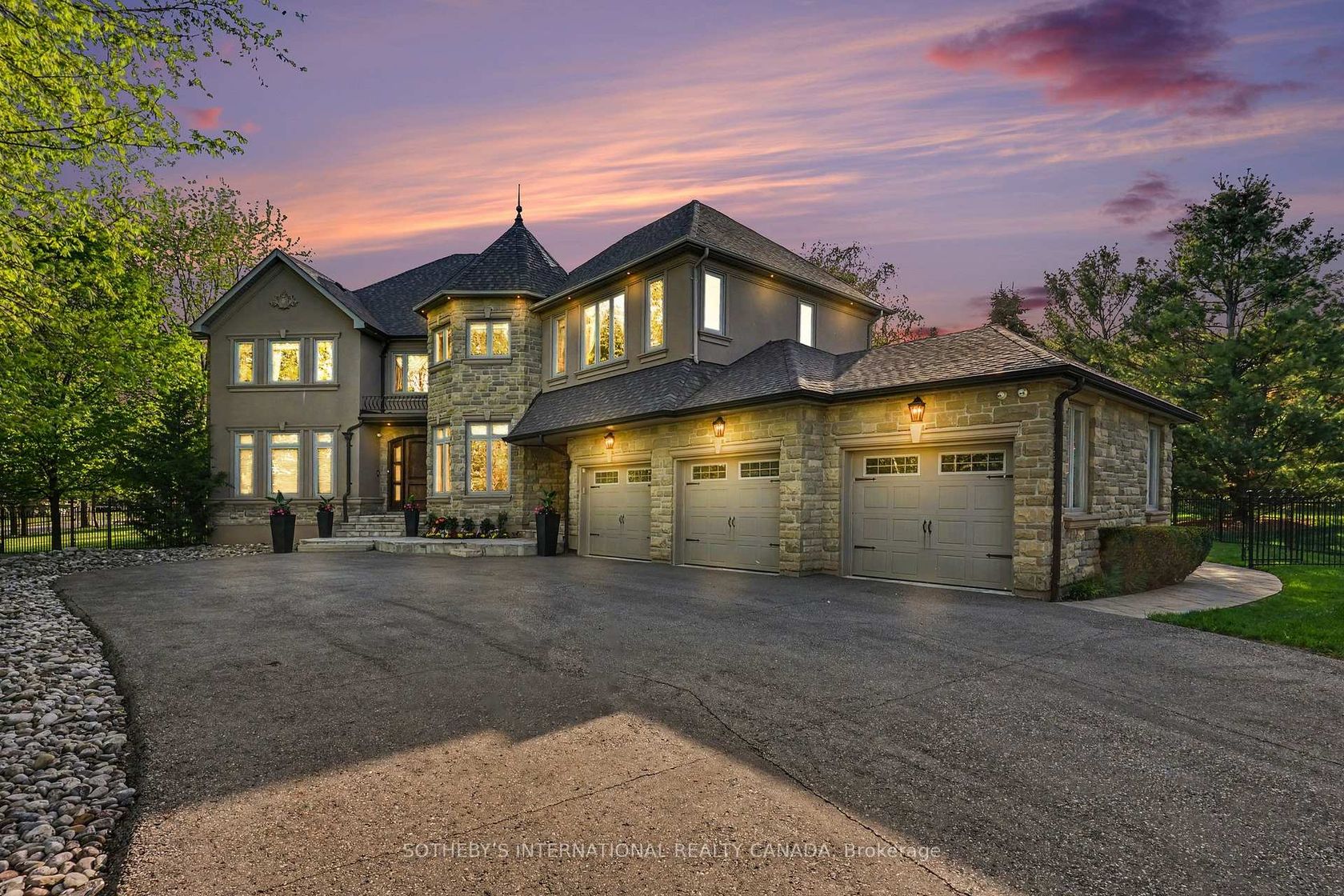 42 Prince Adam Court, King City, King photo 7