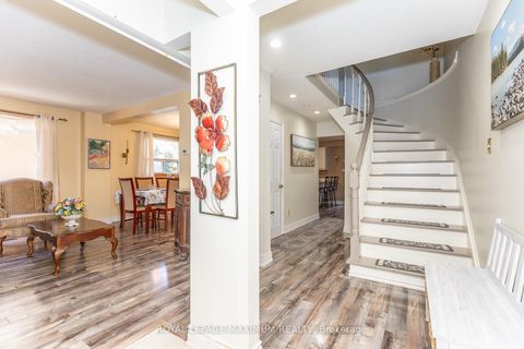 Photo 5 at 157 Misty Meadow Drive, East Woodbridge, Vaughan