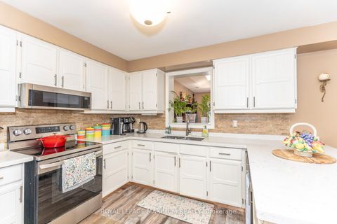 Photo 11 at 157 Misty Meadow Drive, East Woodbridge, Vaughan