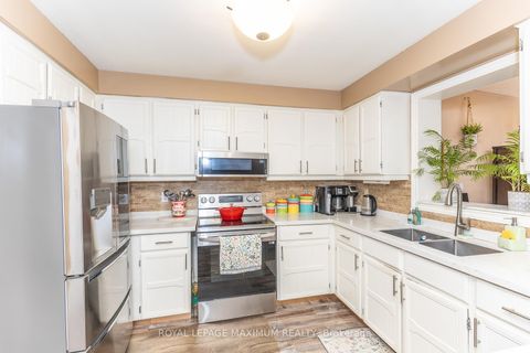 Photo 12 at 157 Misty Meadow Drive, East Woodbridge, Vaughan