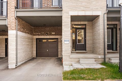 Photo 2 at 153 Blick Crescent, Bayview Northeast, Aurora