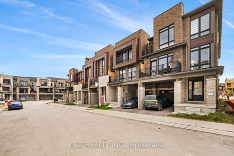 Photo 3 at 153 Blick Crescent, Bayview Northeast, Aurora