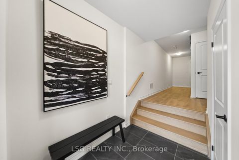 Photo 4 at 153 Blick Crescent, Bayview Northeast, Aurora