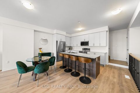 Photo 12 at 153 Blick Crescent, Bayview Northeast, Aurora