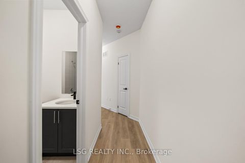 Photo 24 at 153 Blick Crescent, Bayview Northeast, Aurora