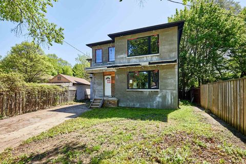Photo 3 at 213 Phyllis Avenue, Cliffcrest, Toronto