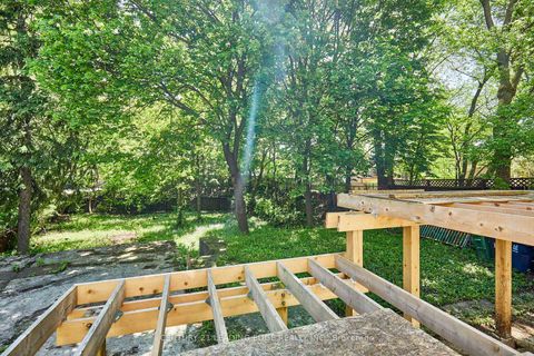 Photo 11 at 213 Phyllis Avenue, Cliffcrest, Toronto