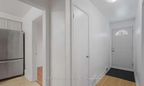 Photo 11 at 41 Churchill Avenue, Willowdale West, Toronto