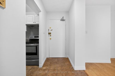 Photo 4 at 702 - 390 Dixon Road, The Westway, Toronto