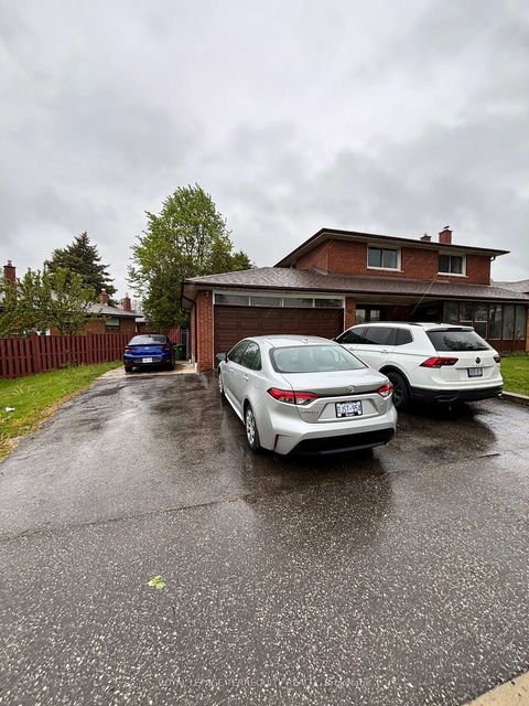 Photo 1 at 28 Keegan Crescent, York University Heights, Toronto