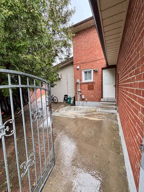 Photo 6 at 28 Keegan Crescent, York University Heights, Toronto