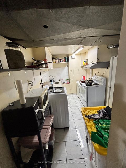 Photo 11 at 28 Keegan Crescent, York University Heights, Toronto