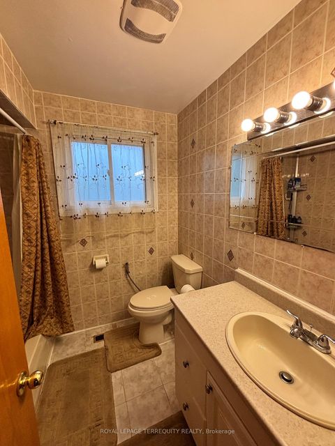 Photo 12 at 28 Keegan Crescent, York University Heights, Toronto