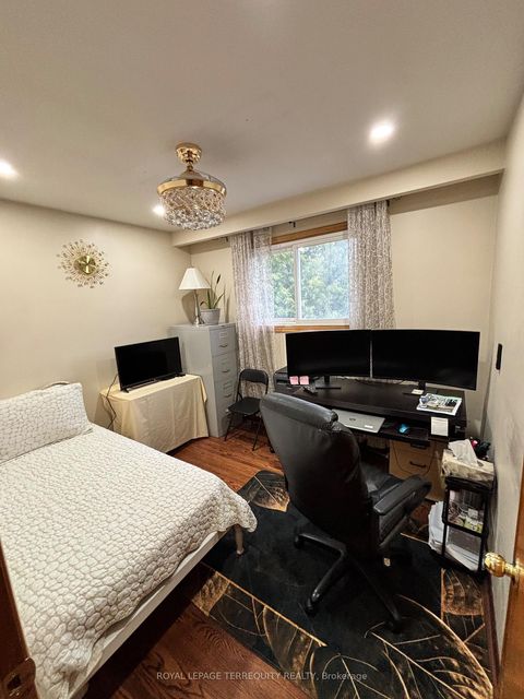 Photo 14 at 28 Keegan Crescent, York University Heights, Toronto