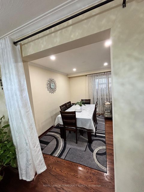 Photo 23 at 28 Keegan Crescent, York University Heights, Toronto