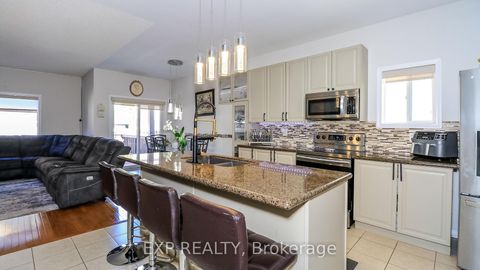 Photo 8 at 10 Westminster Circle, Shore, Barrie