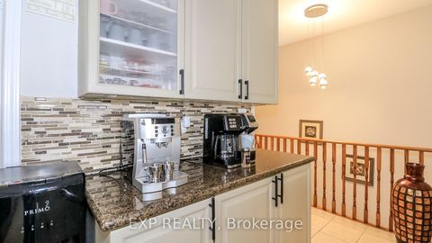 Photo 12 at 10 Westminster Circle, Shore, Barrie