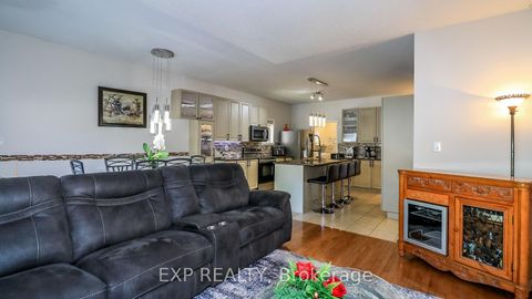 Photo 17 at 10 Westminster Circle, Shore, Barrie