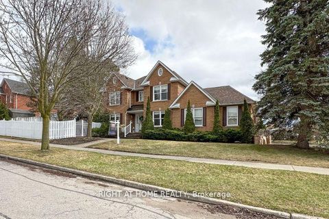 Photo 2 at 3 Hampstead Gate E, Courtice, Clarington