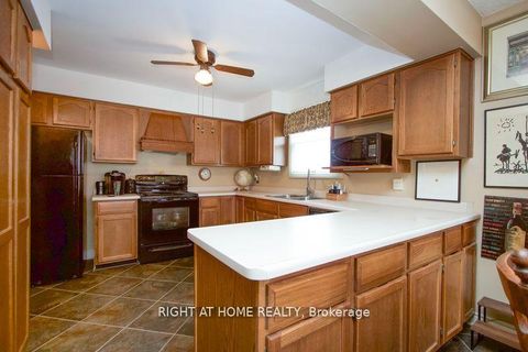 Photo 12 at 3 Hampstead Gate E, Courtice, Clarington