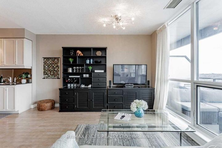 Photo 7 at 1126 - 2885 Bayview Avenue, Bayview Village, Toronto