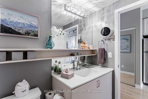 Photo 16 at 1126 - 2885 Bayview Avenue, Bayview Village, Toronto