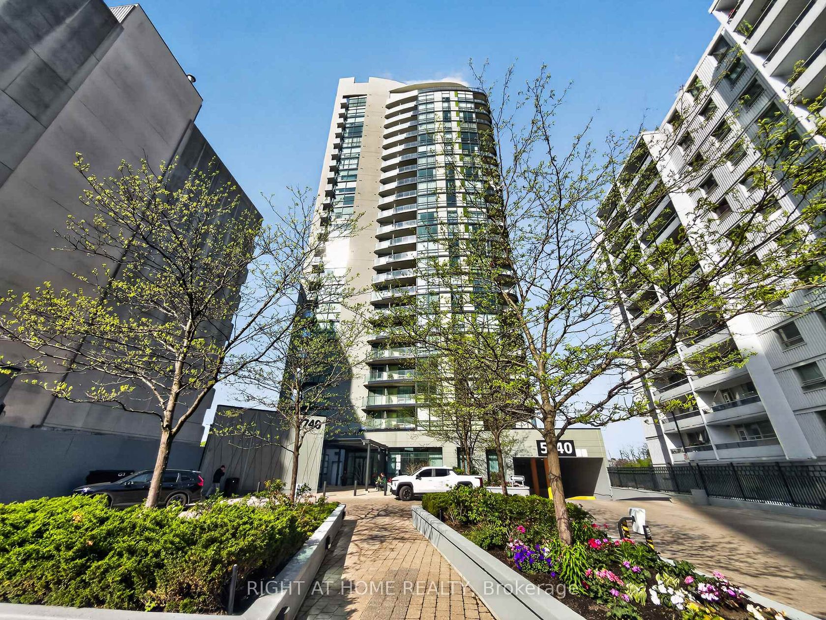 1307 - 5740 Yonge Street, Newtonbrook West, Toronto photo number 2