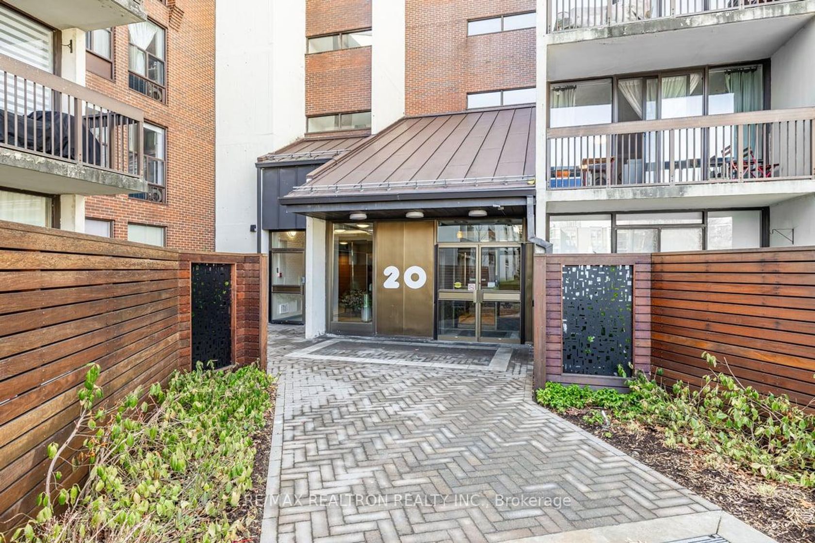 215 - 20 Fashion Roseway, Willowdale East, Toronto 