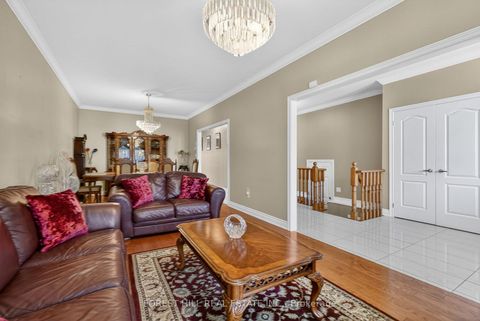 Photo 3 at 17 Amalfi Court, West Woodbridge, Vaughan