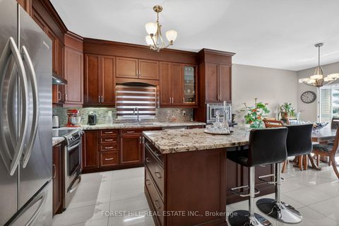 Photo 5 at 17 Amalfi Court, West Woodbridge, Vaughan