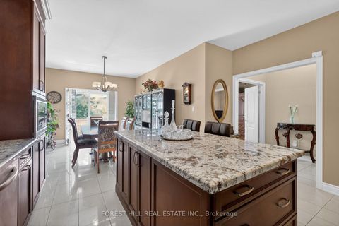 Photo 8 at 17 Amalfi Court, West Woodbridge, Vaughan