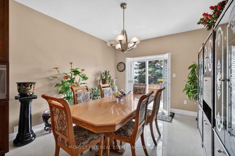Photo 9 at 17 Amalfi Court, West Woodbridge, Vaughan