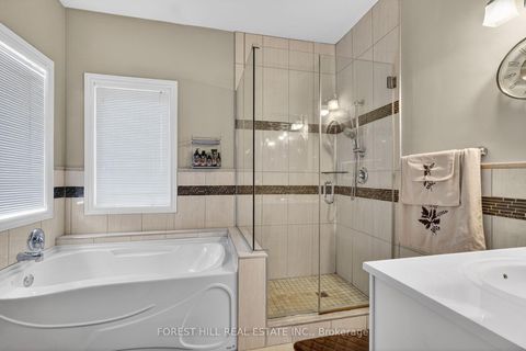 Photo 11 at 17 Amalfi Court, West Woodbridge, Vaughan