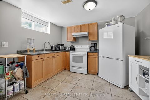 Photo 17 at 17 Amalfi Court, West Woodbridge, Vaughan