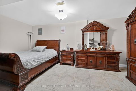Photo 20 at 17 Amalfi Court, West Woodbridge, Vaughan