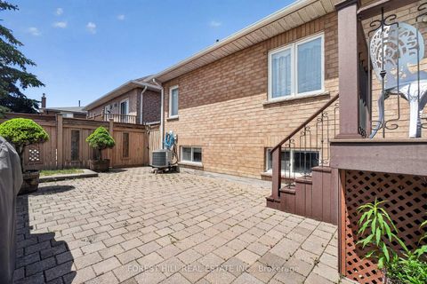 Photo 24 at 17 Amalfi Court, West Woodbridge, Vaughan