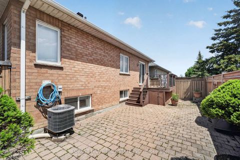 Photo 25 at 17 Amalfi Court, West Woodbridge, Vaughan