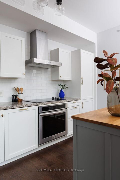 Photo 10 at 209 - 36 Howard Park Avenue, Roncesvalles, Toronto