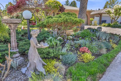 Photo 3 at 14 Squirewood Road, Pleasant View, Toronto