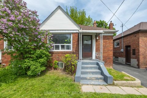 Photo 1 at 31 Thora Avenue, Oakridge, Toronto