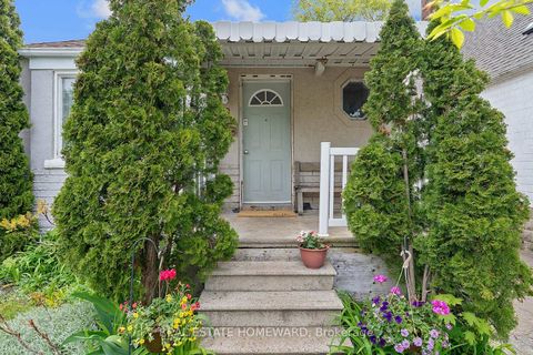 Photo 2 at 59 Manderley Drive, Cliffside, Toronto