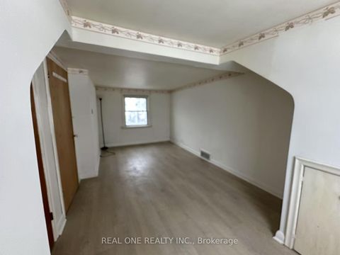 Photo 5 at 22 Pleasant View Drive, Pleasant View, Toronto