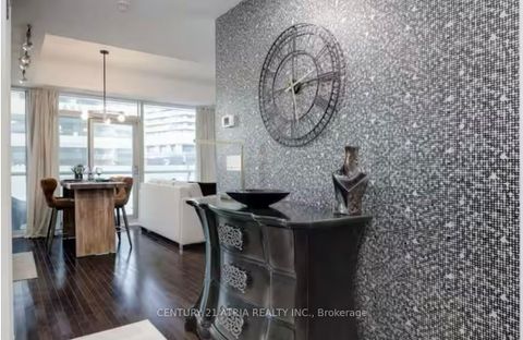 Photo 2 at 512 - 14 York Street, Waterfront Communities C1, Toronto